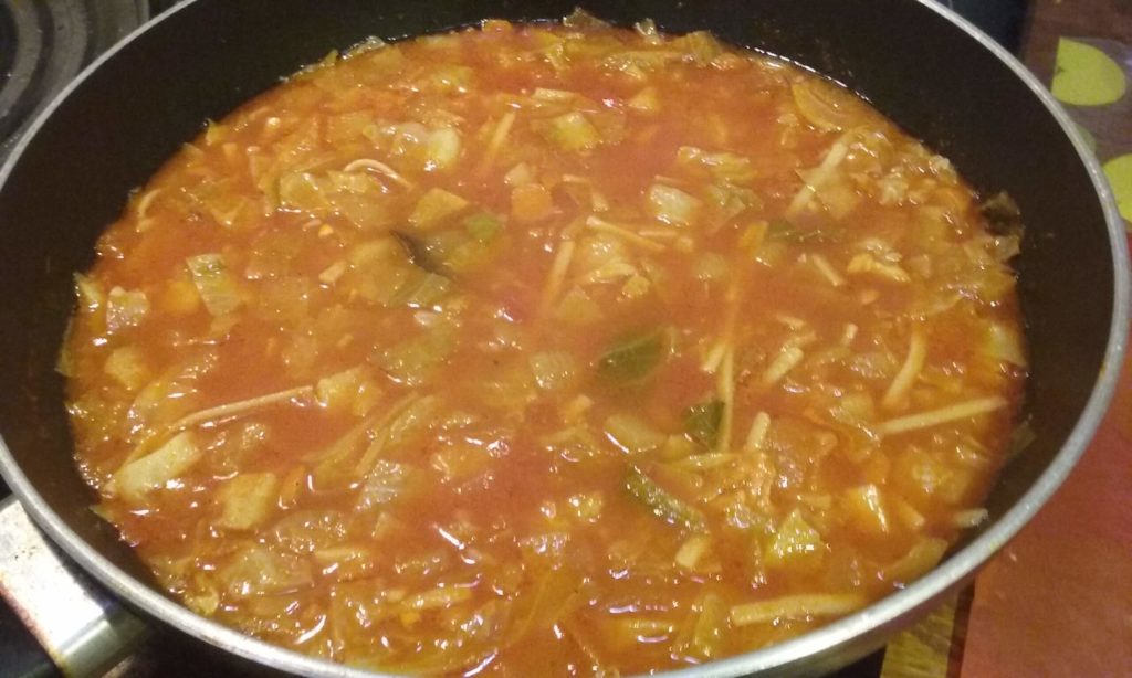Big pan of white cabbage soup with pasta and tomatoes β cabbage soup recipe β The Flexible Chef