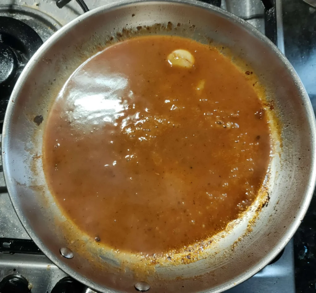Real gravy made from pan juices and chicken stock in a pan – pan fried chuletón – The Flexible Chef