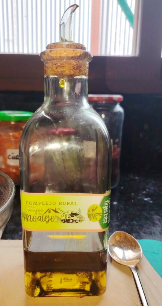 Extra virgen olive oil from Complejo Rural Cortijos, Noalejo