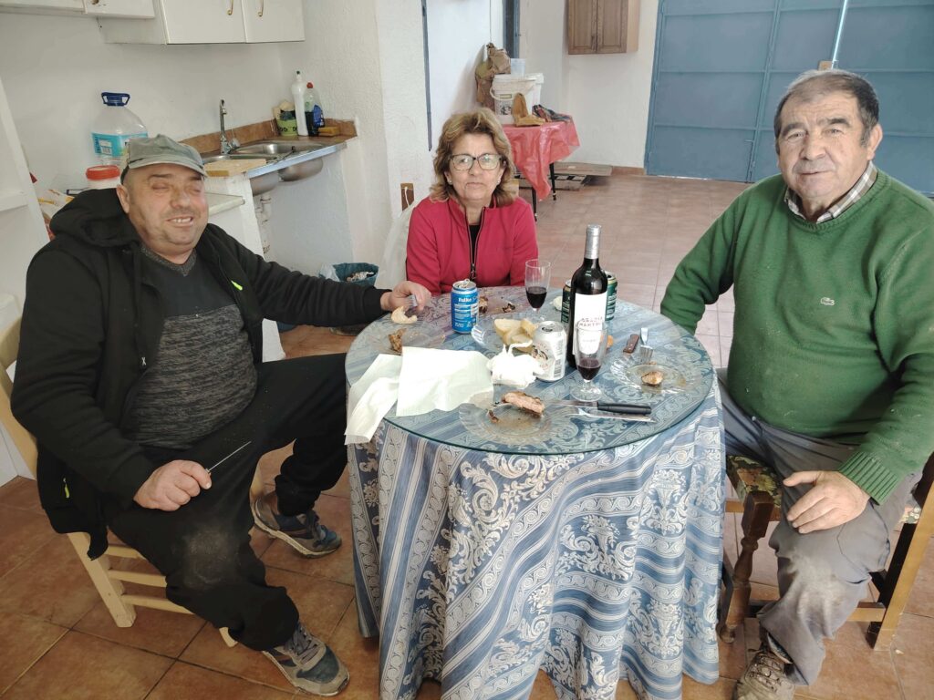 Pepe, Mari and Rafa enjoying an impromptu BBQ — the neighbours who delayed my slow roasted Greek lamb by two hours