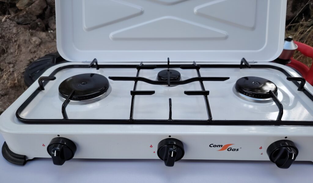Three-burner outdoor gas hob set up outside the campervan at Hermoso Campo for campervan cooking