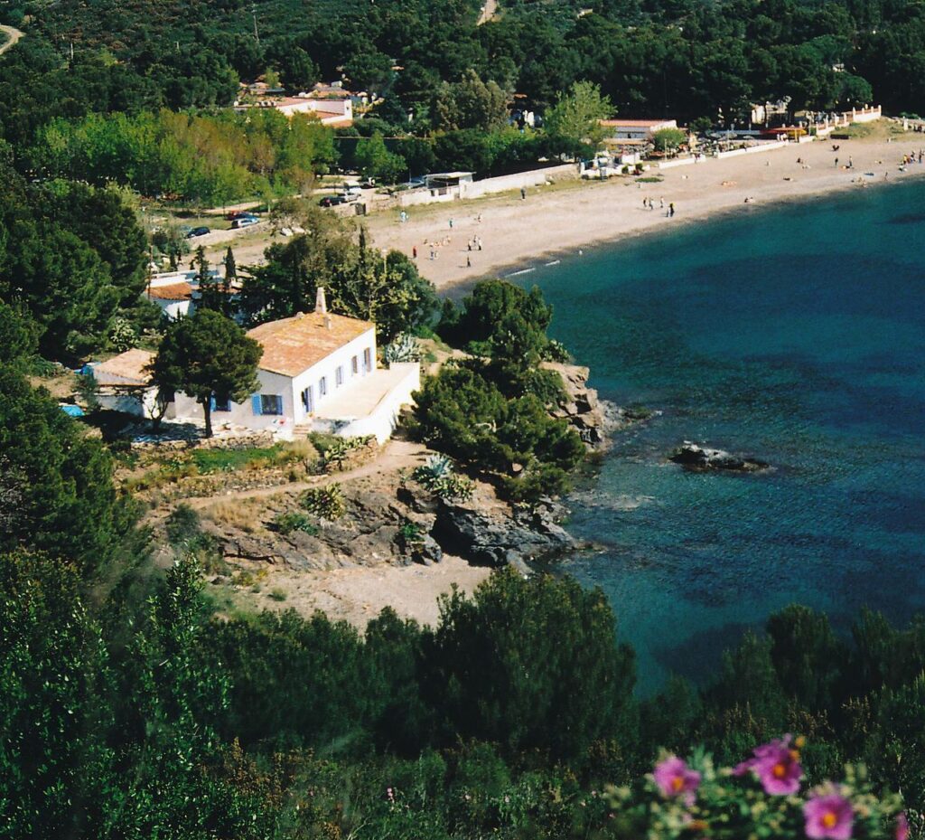 Aerial view of Cala Montjoi bay on the Costa Brava, with El Bulli restaurant visible on the headland — El Bulli restaurant — The Flexible Chef